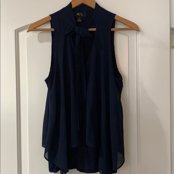 Women’s Sleeveless Blouse - Picture 2 of 4